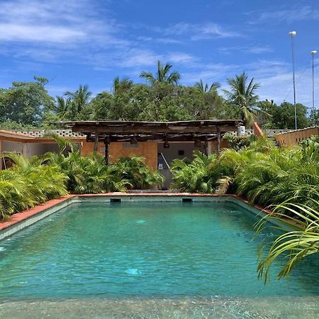 Отель Melrose Place Пуэрто-Эскондидо Экстерьер фото